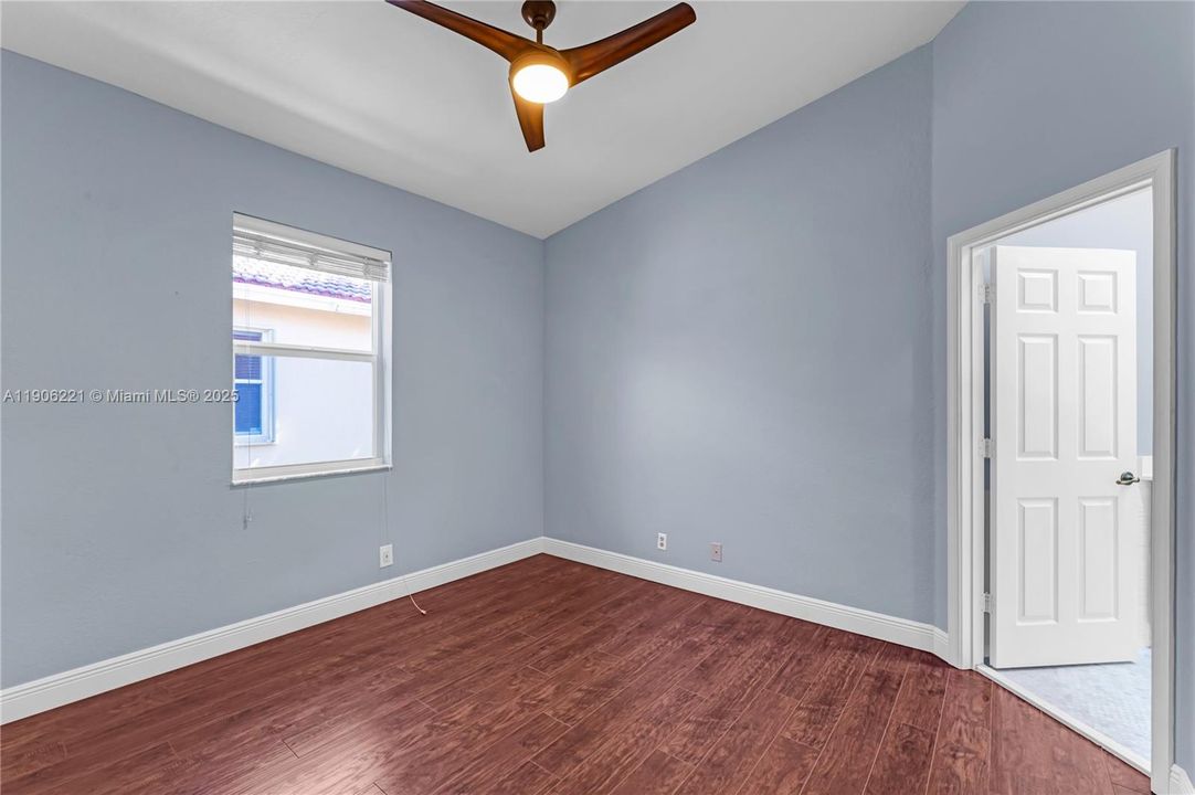 For Sale: $295,000 (2 beds, 2 baths, 1199 Square Feet)