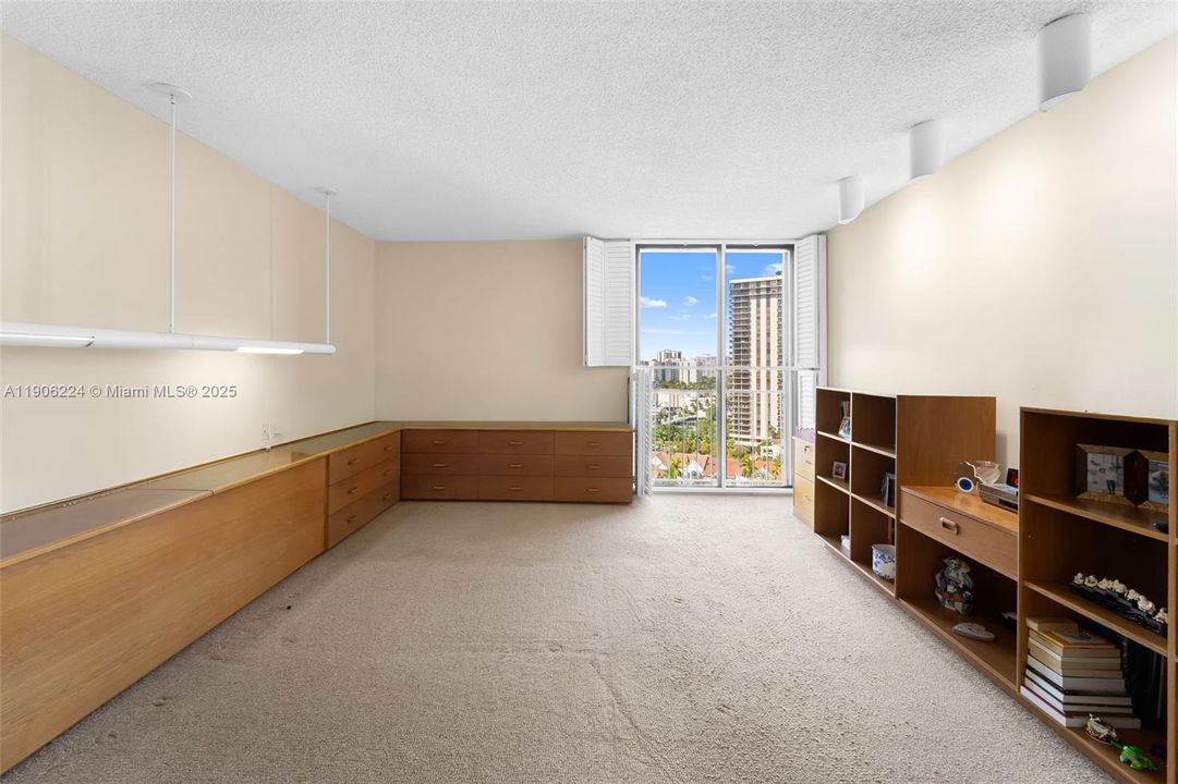 Active With Contract: $595,000 (2 beds, 2 baths, 1910 Square Feet)