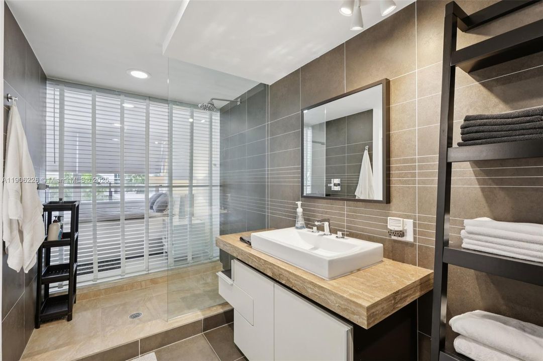 На продажу: $600,000 (1 спален, 1 ванн, 748 Квадратных фут)