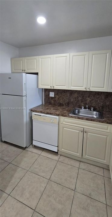 For Rent: $1,900 (2 beds, 1 baths, 223601 Square Feet)
