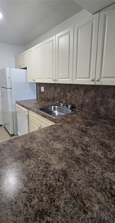 For Rent: $1,900 (2 beds, 1 baths, 223601 Square Feet)