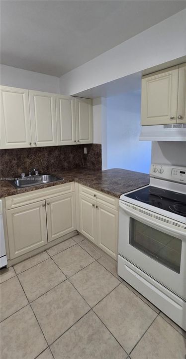 For Rent: $1,900 (2 beds, 1 baths, 223601 Square Feet)