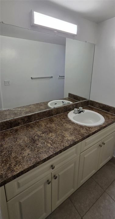 For Rent: $1,900 (2 beds, 1 baths, 223601 Square Feet)