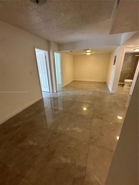 For Rent: $1,600 (1 beds, 1 baths, 720 Square Feet)