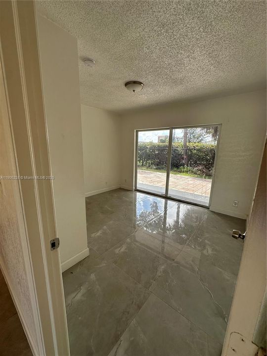 For Rent: $1,600 (1 beds, 1 baths, 720 Square Feet)