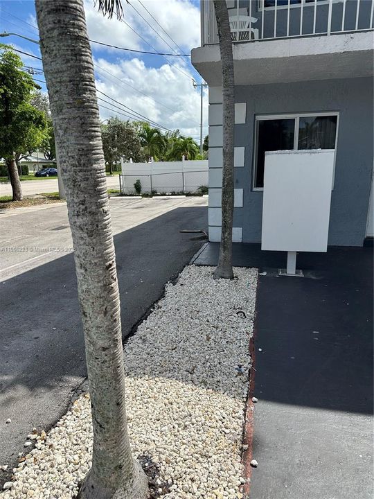 For Rent: $1,600 (1 beds, 1 baths, 720 Square Feet)