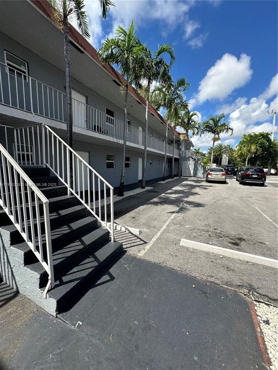 For Rent: $1,600 (1 beds, 1 baths, 720 Square Feet)