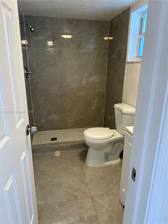 For Rent: $1,600 (1 beds, 1 baths, 720 Square Feet)