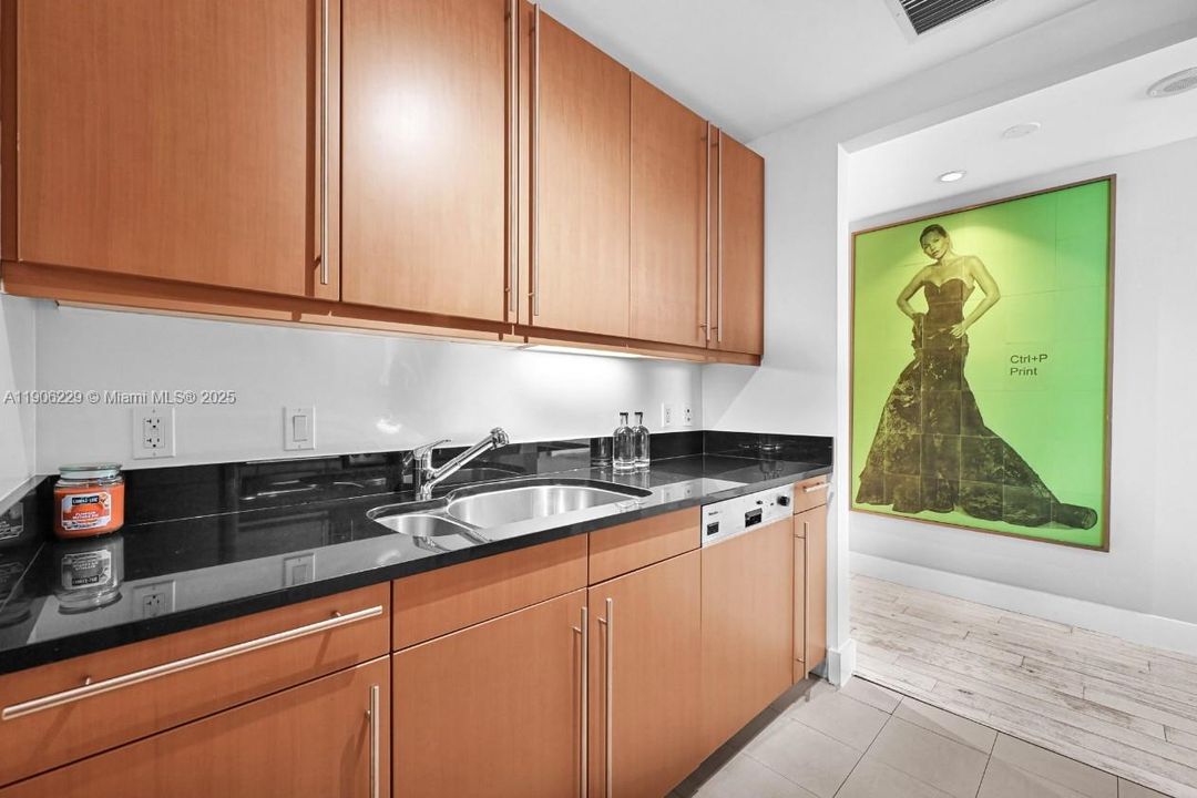 For Rent: $13,900 (2 beds, 2 baths, 1946 Square Feet)