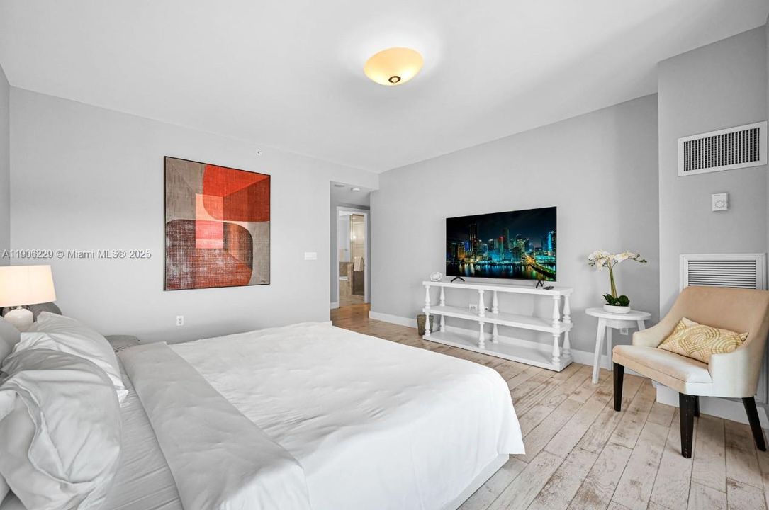 For Rent: $13,900 (2 beds, 2 baths, 1946 Square Feet)