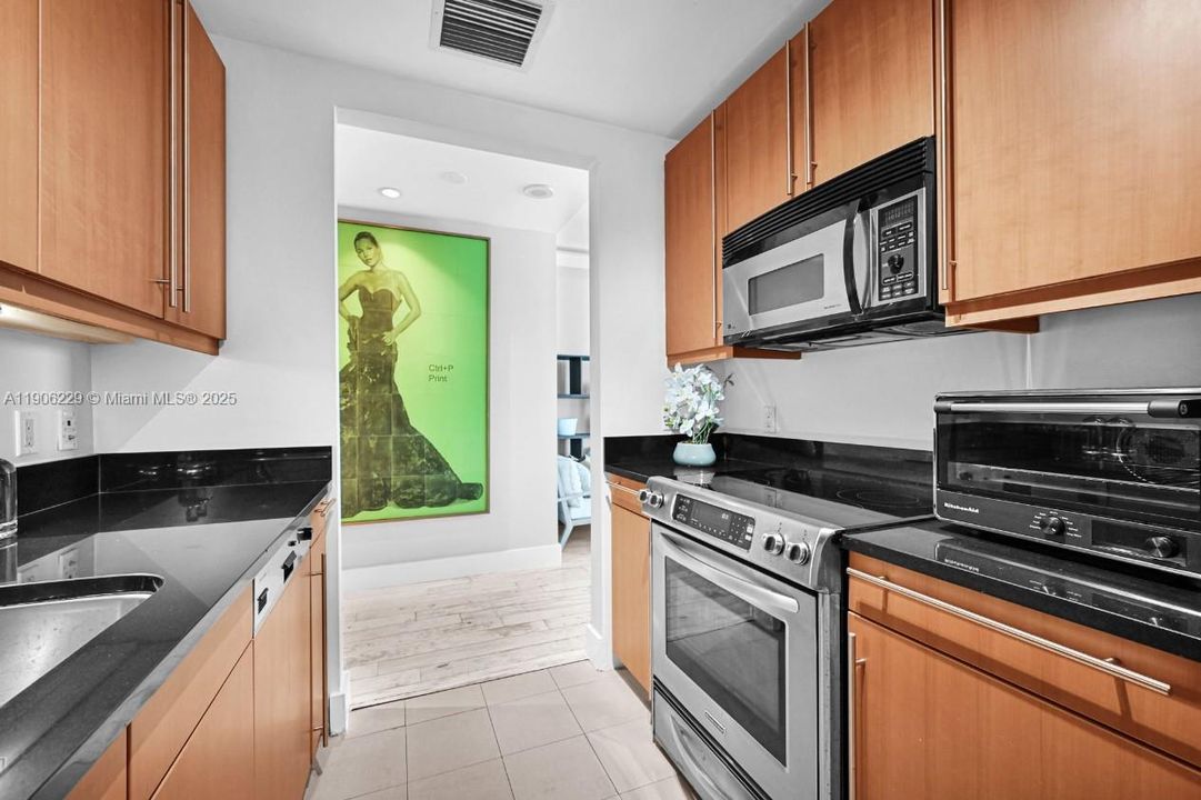 For Rent: $13,900 (2 beds, 2 baths, 1946 Square Feet)