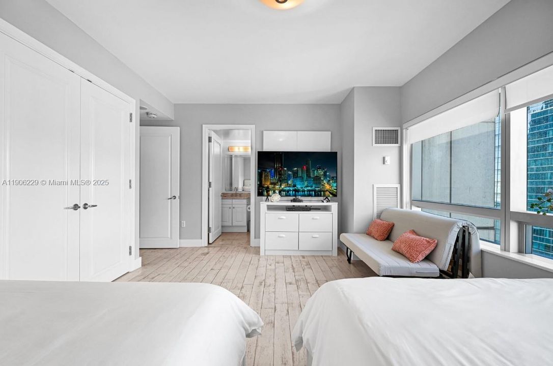 For Rent: $13,900 (2 beds, 2 baths, 1946 Square Feet)