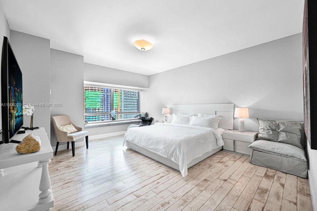 For Rent: $13,900 (2 beds, 2 baths, 1946 Square Feet)