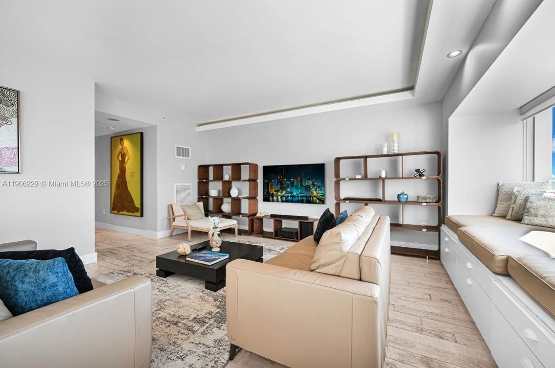 For Rent: $13,900 (2 beds, 2 baths, 1946 Square Feet)