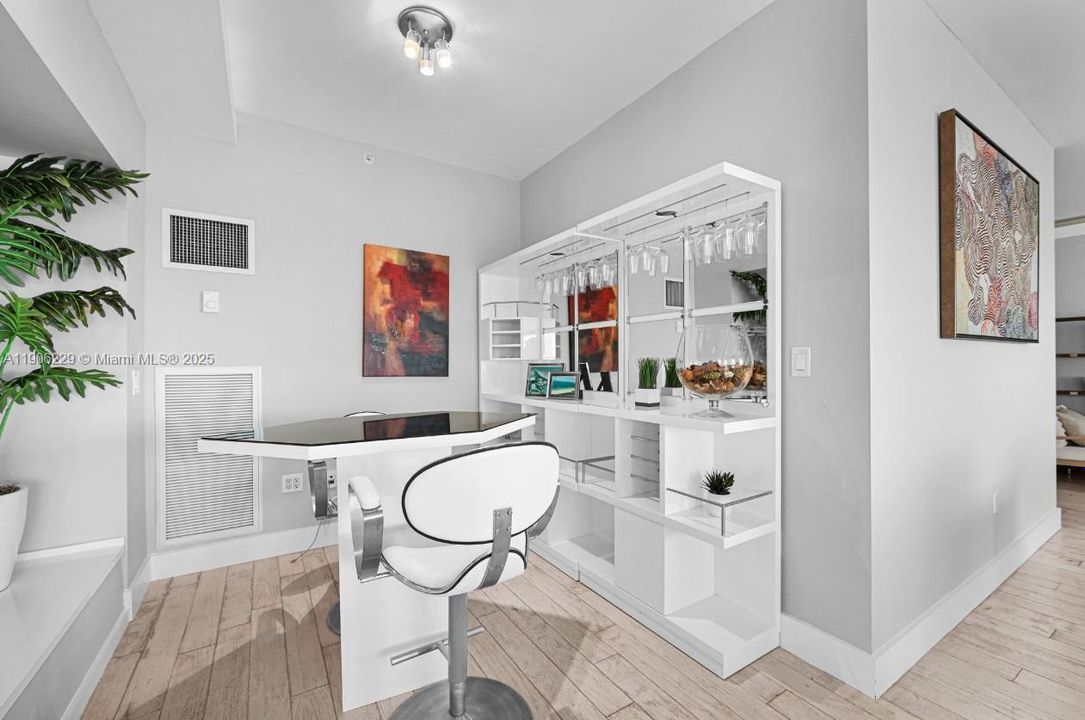 For Rent: $13,900 (2 beds, 2 baths, 1946 Square Feet)