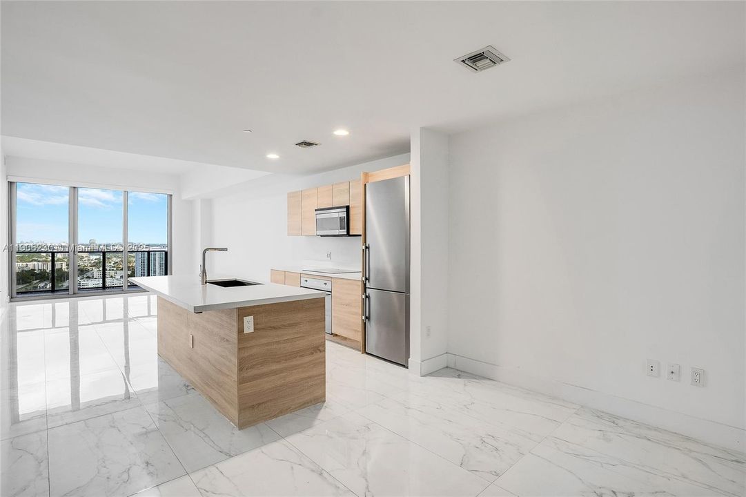 Active With Contract: $529,900 (1 beds, 2 baths, 937 Square Feet)