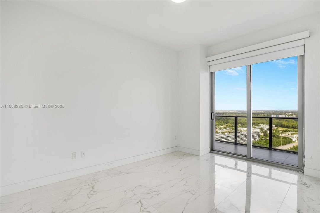 Active With Contract: $529,900 (1 beds, 2 baths, 937 Square Feet)