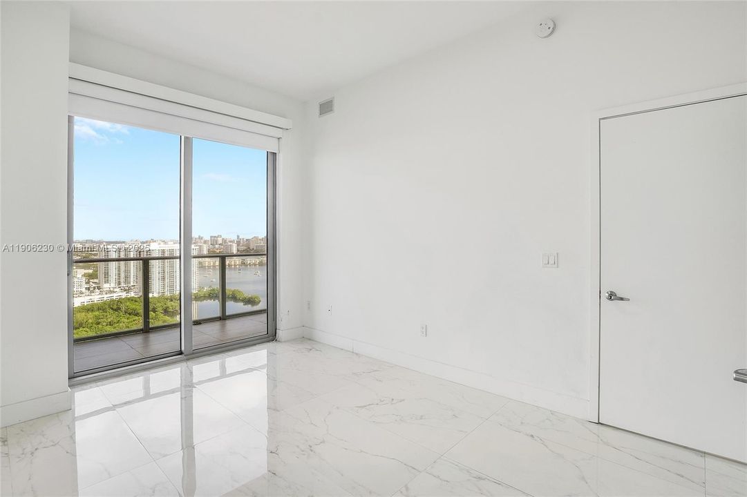 Active With Contract: $529,900 (1 beds, 2 baths, 937 Square Feet)