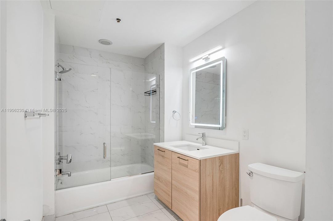 Active With Contract: $529,900 (1 beds, 2 baths, 937 Square Feet)