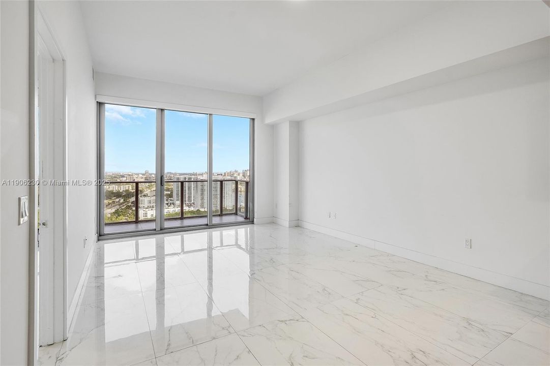 Active With Contract: $529,900 (1 beds, 2 baths, 937 Square Feet)