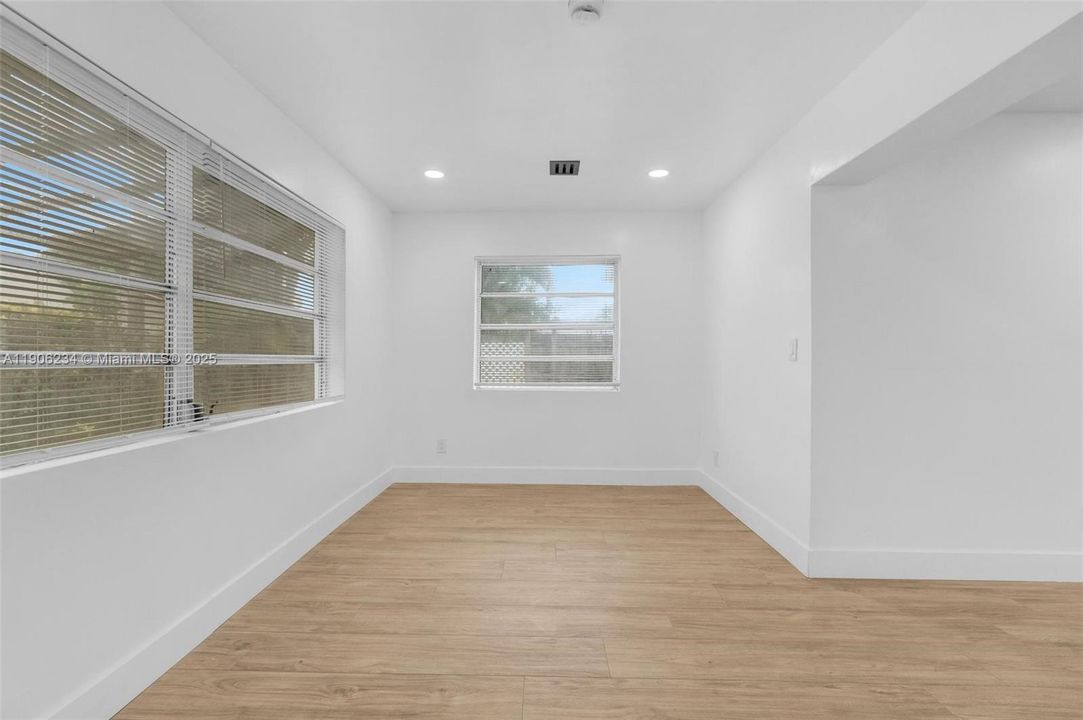 待售: $560,000 (3 贝兹, 2 浴室, 1614 平方英尺)