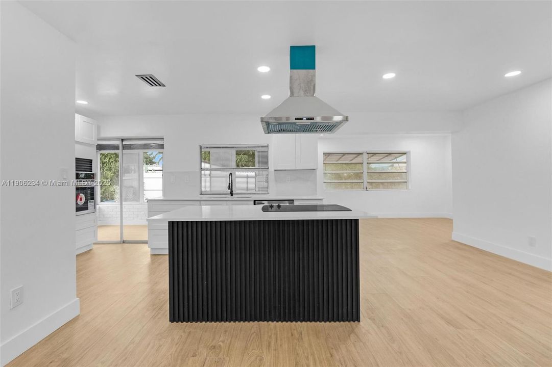 待售: $560,000 (3 贝兹, 2 浴室, 1614 平方英尺)