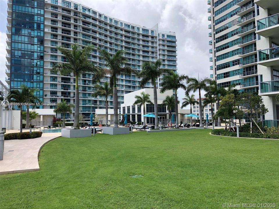 出租: $3,400 (1 贝兹, 1 浴室, 861 平方英尺)