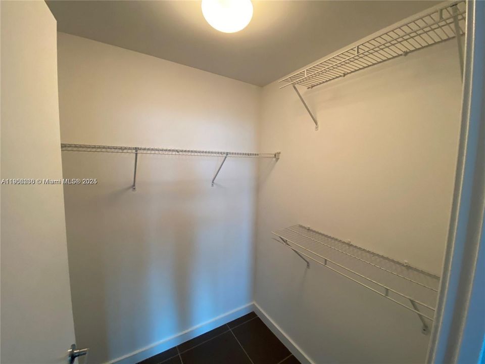 出租: $3,400 (1 贝兹, 1 浴室, 861 平方英尺)