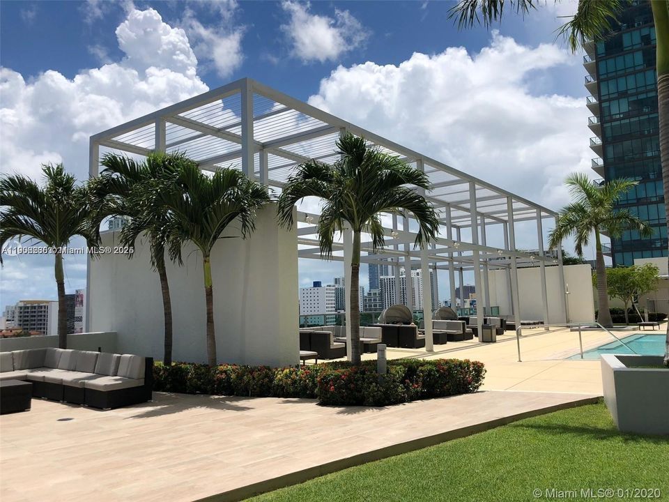 出租: $3,400 (1 贝兹, 1 浴室, 861 平方英尺)