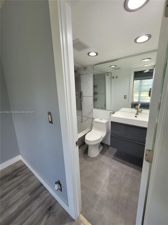 For Sale: $249,000 (2 beds, 2 baths, 1100 Square Feet)