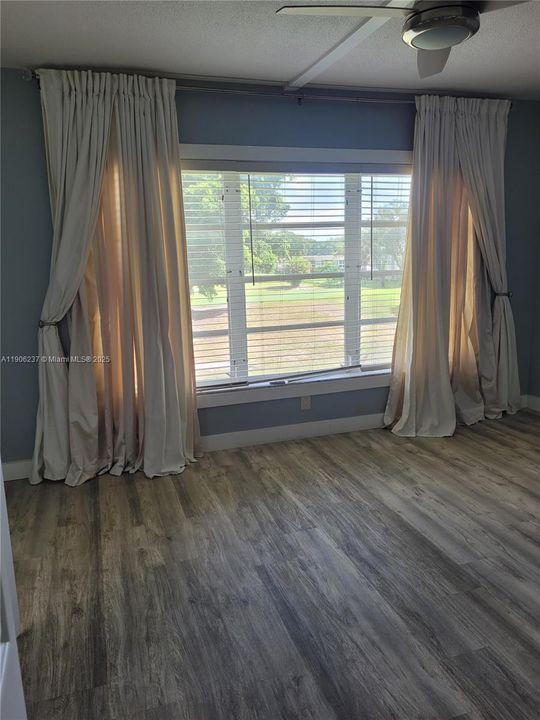 For Sale: $249,000 (2 beds, 2 baths, 1100 Square Feet)