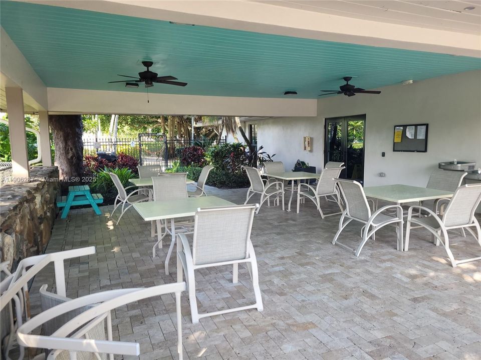 For Sale: $249,000 (2 beds, 2 baths, 1100 Square Feet)