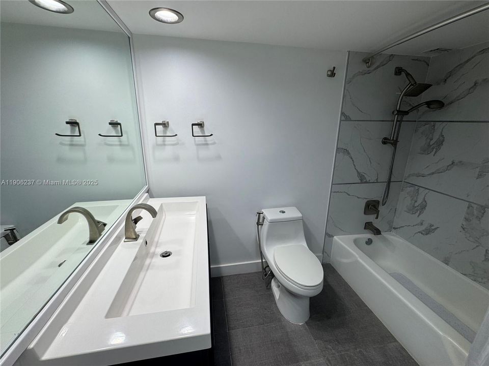 For Sale: $249,000 (2 beds, 2 baths, 1100 Square Feet)