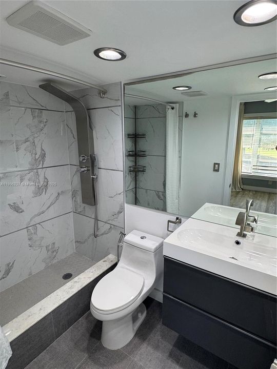 For Sale: $249,000 (2 beds, 2 baths, 1100 Square Feet)