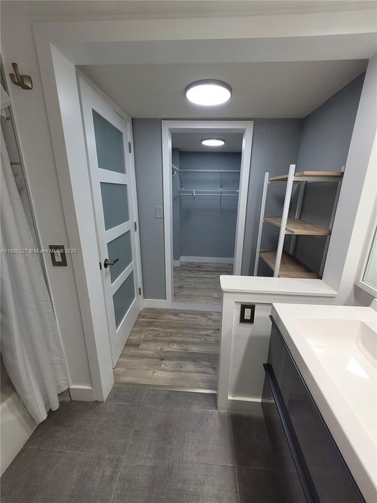 For Sale: $249,000 (2 beds, 2 baths, 1100 Square Feet)