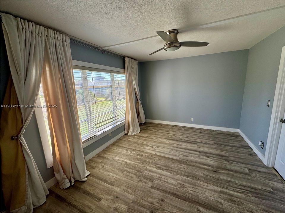 For Sale: $249,000 (2 beds, 2 baths, 1100 Square Feet)