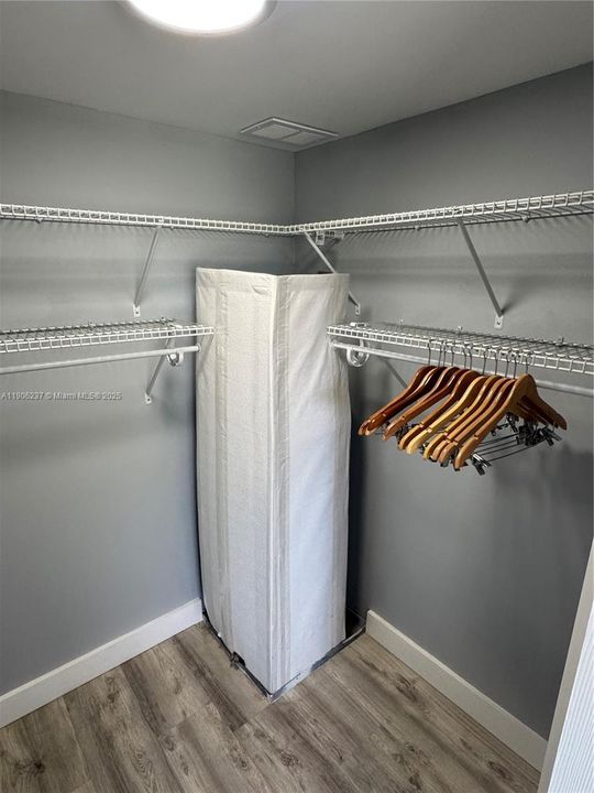 For Sale: $249,000 (2 beds, 2 baths, 1100 Square Feet)