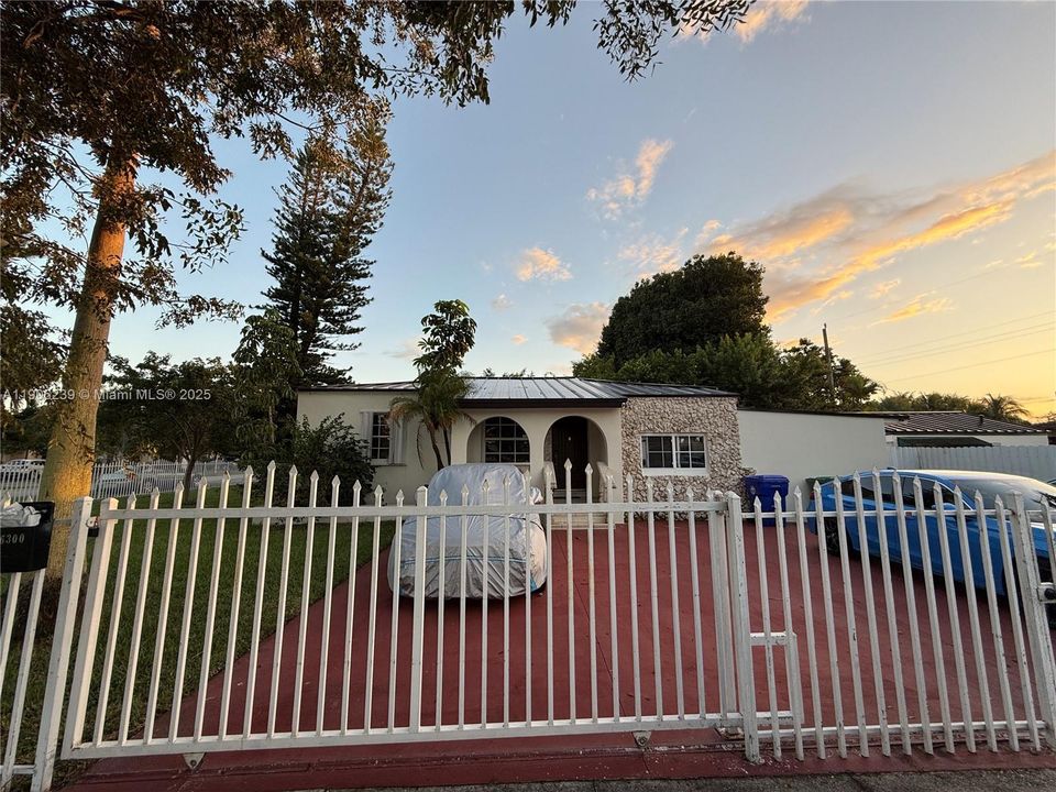 For Sale: $779,000 (4 beds, 3 baths, 1873 Square Feet)