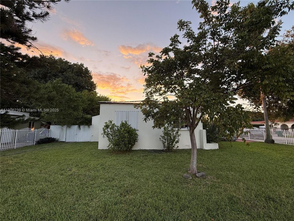 For Sale: $779,000 (4 beds, 3 baths, 1873 Square Feet)