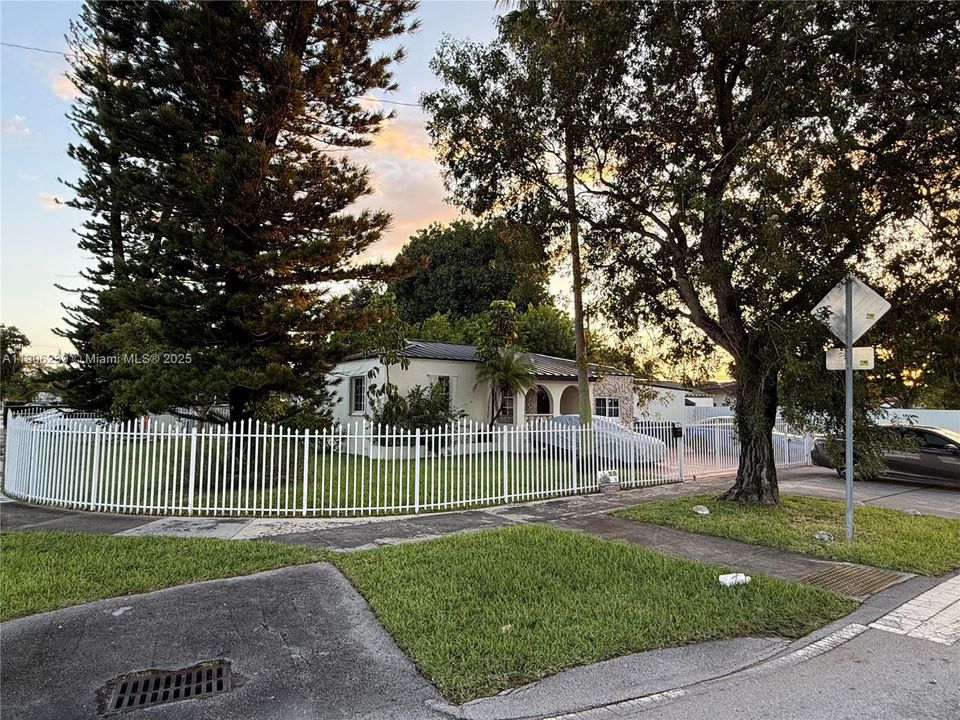 For Sale: $779,000 (4 beds, 3 baths, 1873 Square Feet)