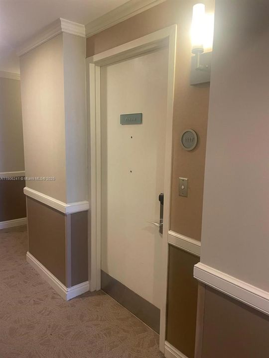 For Sale: $270,000 (0 beds, 1 baths, 664 Square Feet)