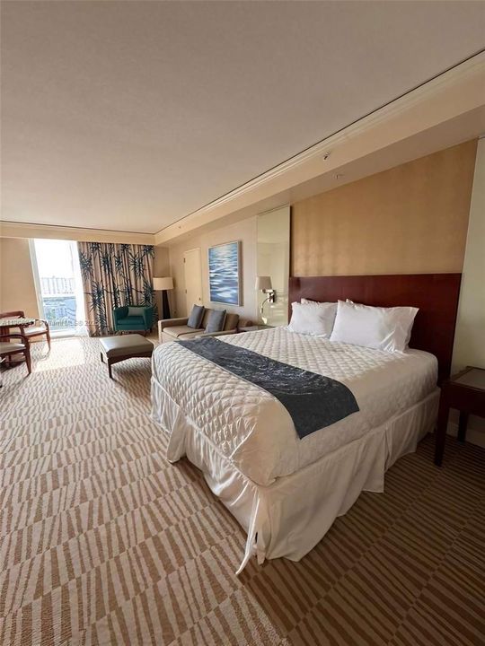 For Sale: $270,000 (0 beds, 1 baths, 664 Square Feet)