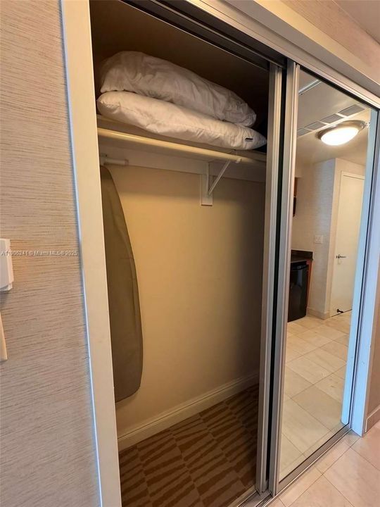 For Sale: $270,000 (0 beds, 1 baths, 664 Square Feet)