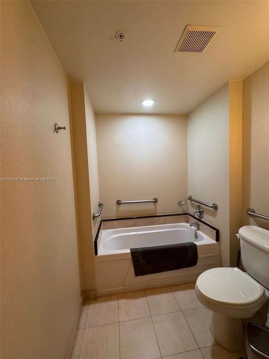 For Sale: $270,000 (0 beds, 1 baths, 664 Square Feet)