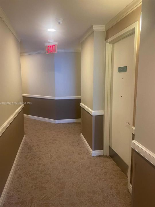 For Sale: $270,000 (0 beds, 1 baths, 664 Square Feet)