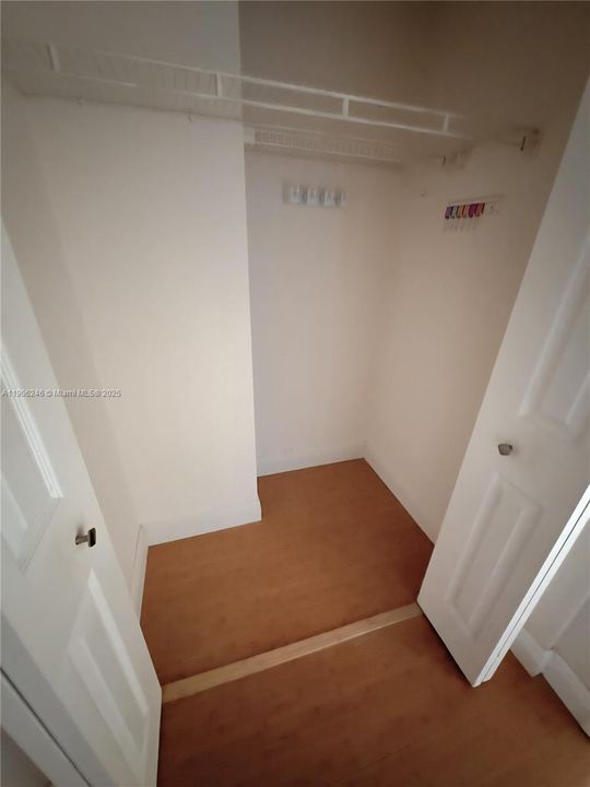 Под контрактом: $80,000 (2 спален, 2 ванн, 950 Квадратных фут)