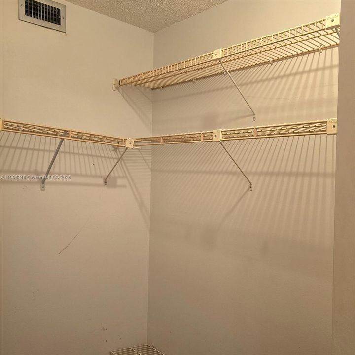 Под контрактом: $80,000 (2 спален, 2 ванн, 950 Квадратных фут)