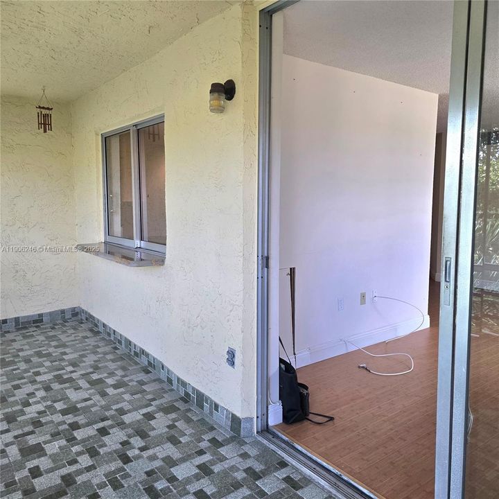 Под контрактом: $80,000 (2 спален, 2 ванн, 950 Квадратных фут)