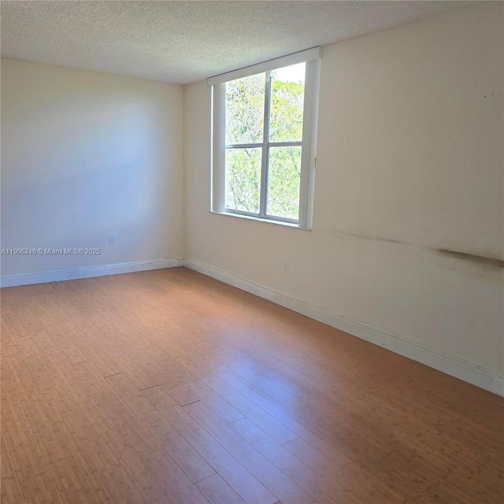 Под контрактом: $80,000 (2 спален, 2 ванн, 950 Квадратных фут)