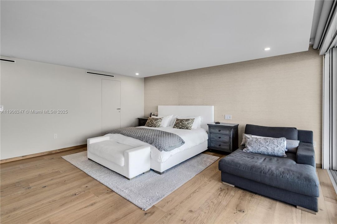 For Rent: $15,000 (3 beds, 4 baths, 2424 Square Feet)